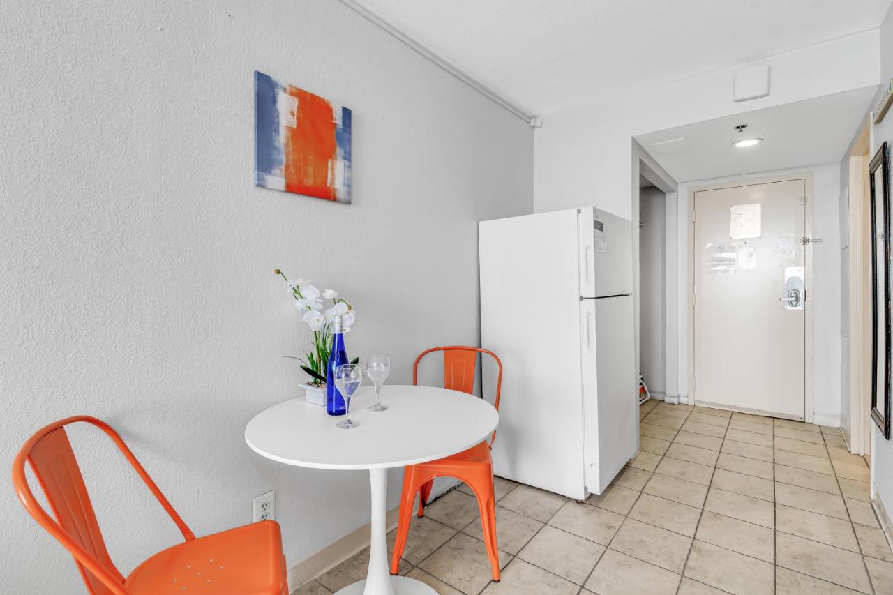 Beachfront Romantic Studio Escape W Perfect View 1212 Миртъл Бийч Екстериор снимка